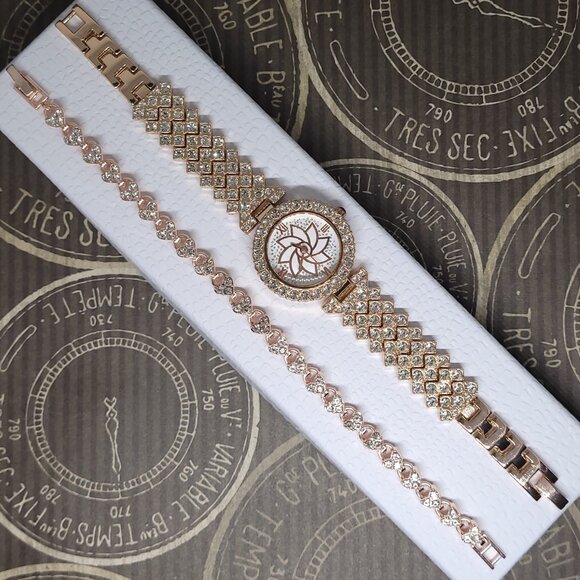 NWOT | 2pc | Roman Numeral Flower Quartz Watch & Matching Heart Bracelet - Picture 3 of 6
